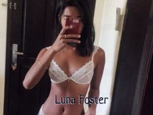 Luna_Foster