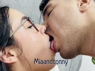 Miaandtonny